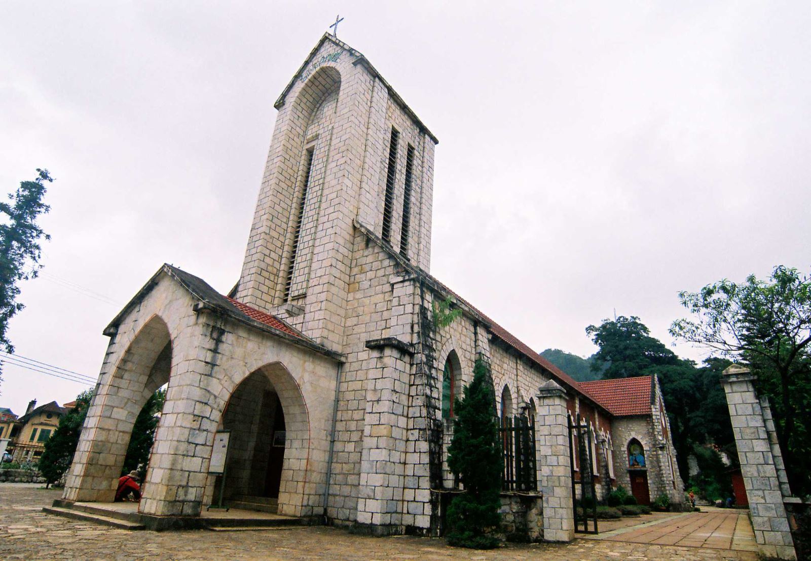 Marvel at the architectural design of the Holy Rosary Church of Sapa